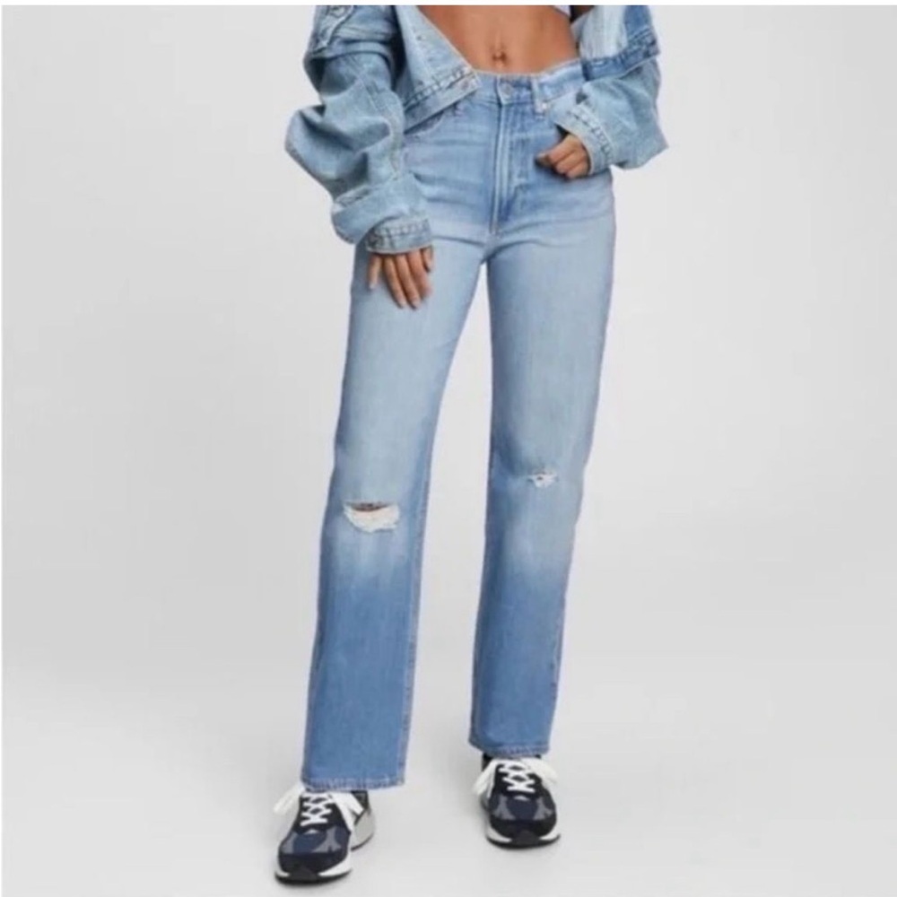 GAP Loose High Rise Jeans Distressed Light Indigo. Women’s 4/27  (actual 27X28)